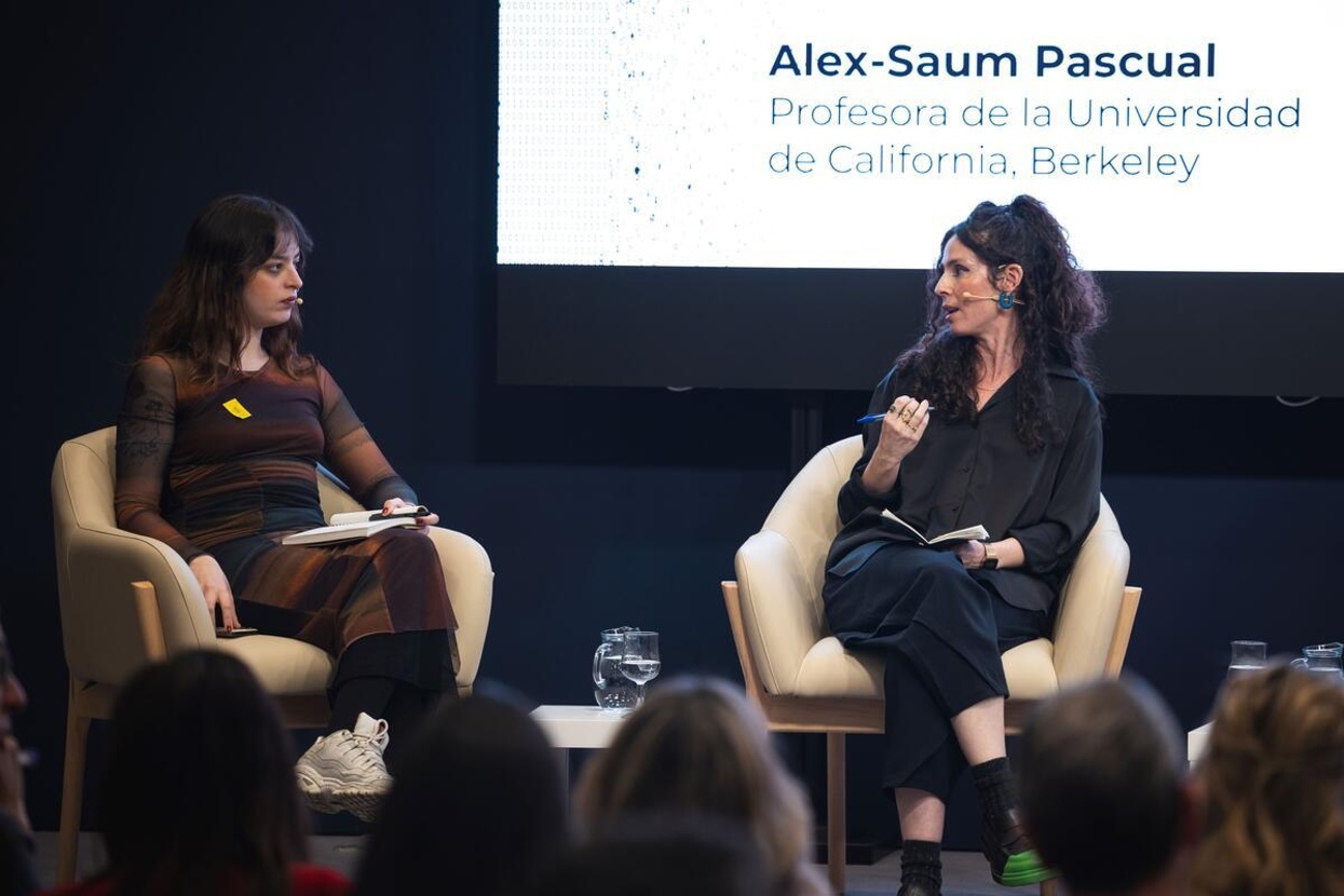 Alex Saum-Pascual speaking at Global Summit